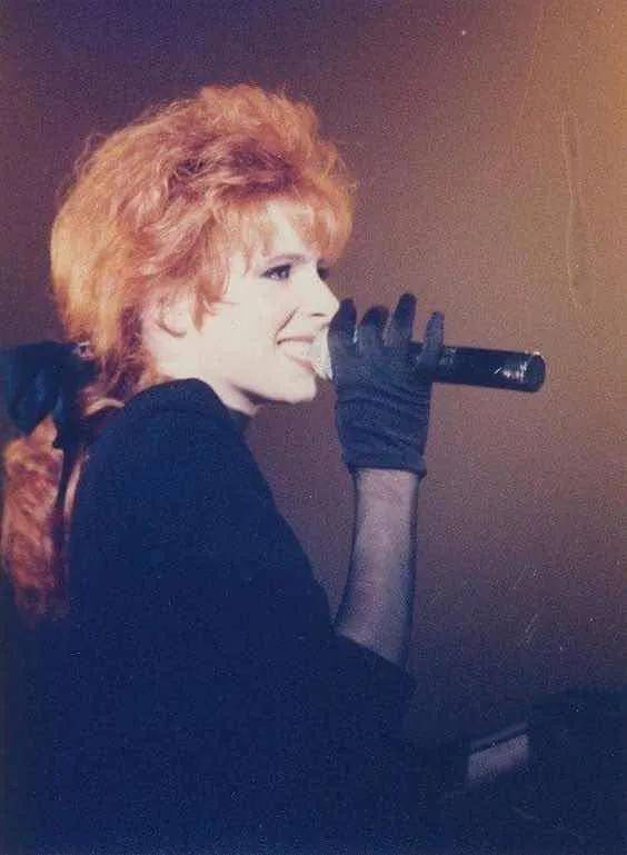 英气|顶级骨相组合风格!神似林青霞的当红小花靠它整的?