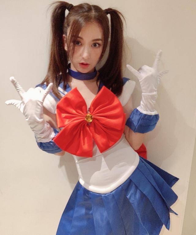 cos|方媛晒万圣节造型，扎双马尾cos水冰月，扮相清纯别有韵味