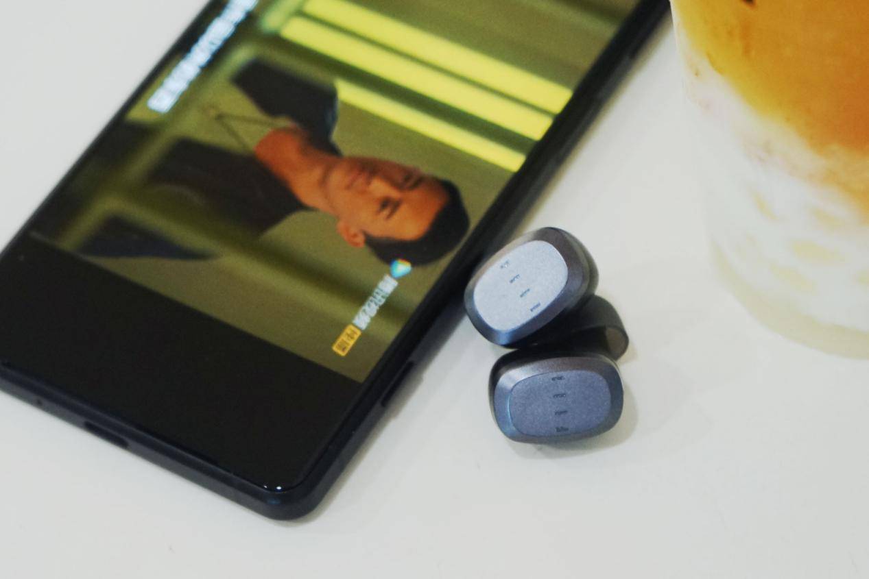 Lite|打工人不哭！买FIIL这款真无线耳机感觉花得很值！
