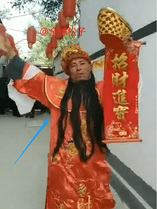 大衣哥家门口直播乱象 d06a609e2b0b4f4895ba92ce9b0a4a71.png