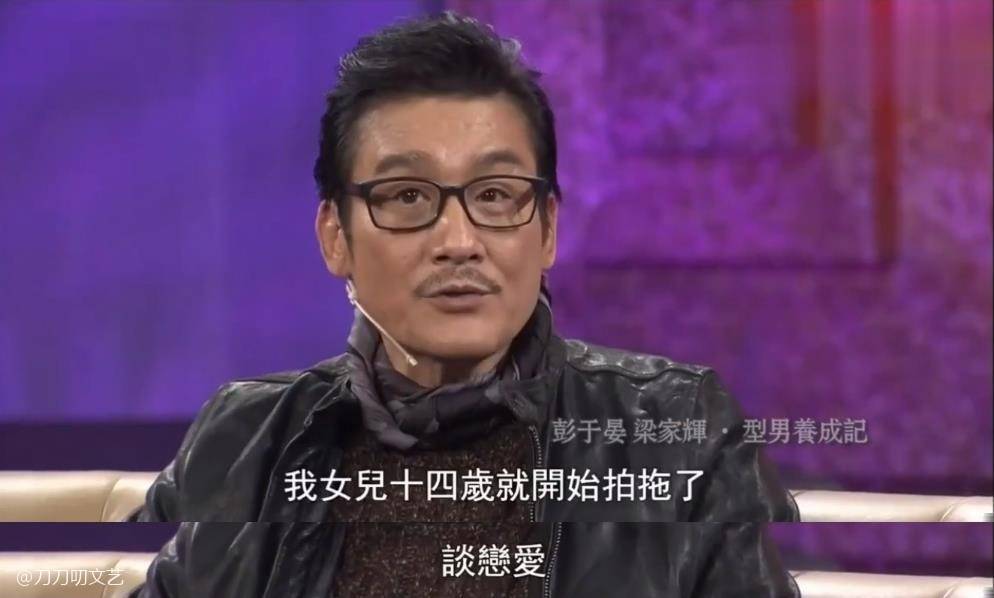 任达华15岁女儿长腿逆天,美貌不输明星