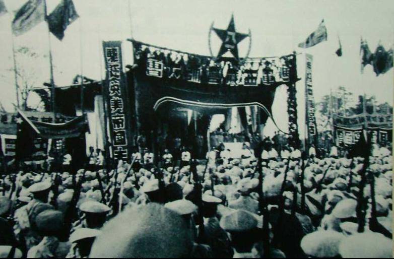 空投大米到雅安，18军先遣队解燃眉之急，谭冠三