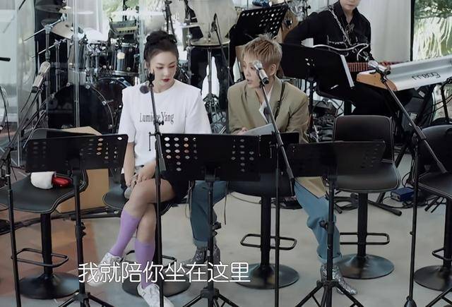 “浪姐”交际圈再显深意，孟佳拍视频全程围绕