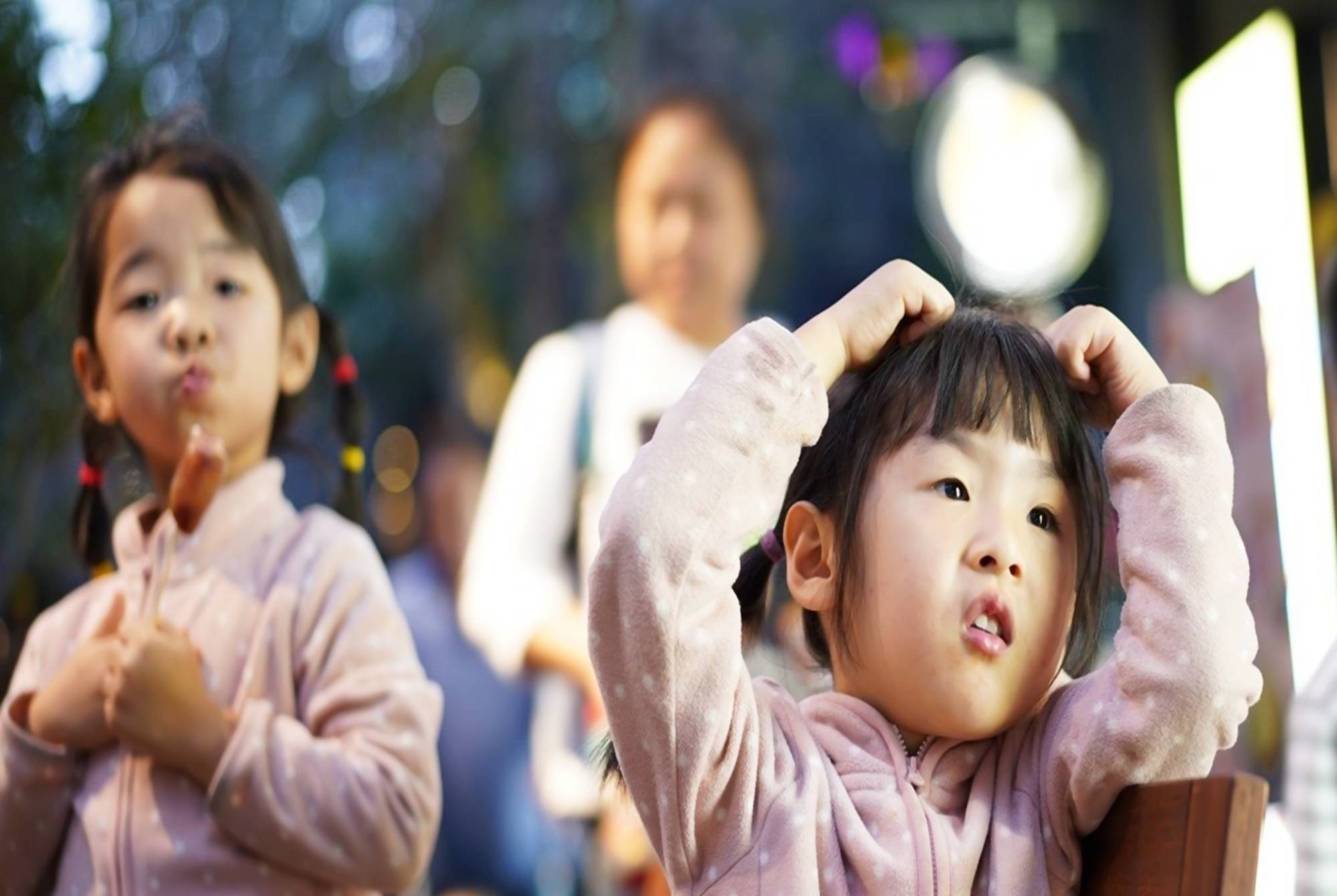 孩子|为了妈妈一句“乖”，孩子主动放弃心爱玩具，懂事的孩子真快乐吗