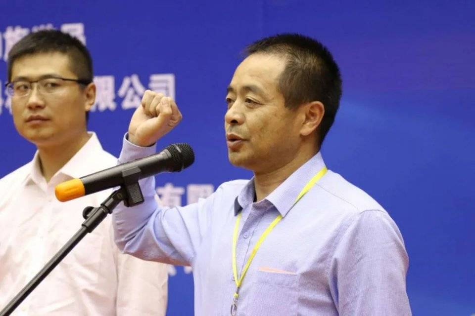 三爱富董事长_董事长办公室图片(3)