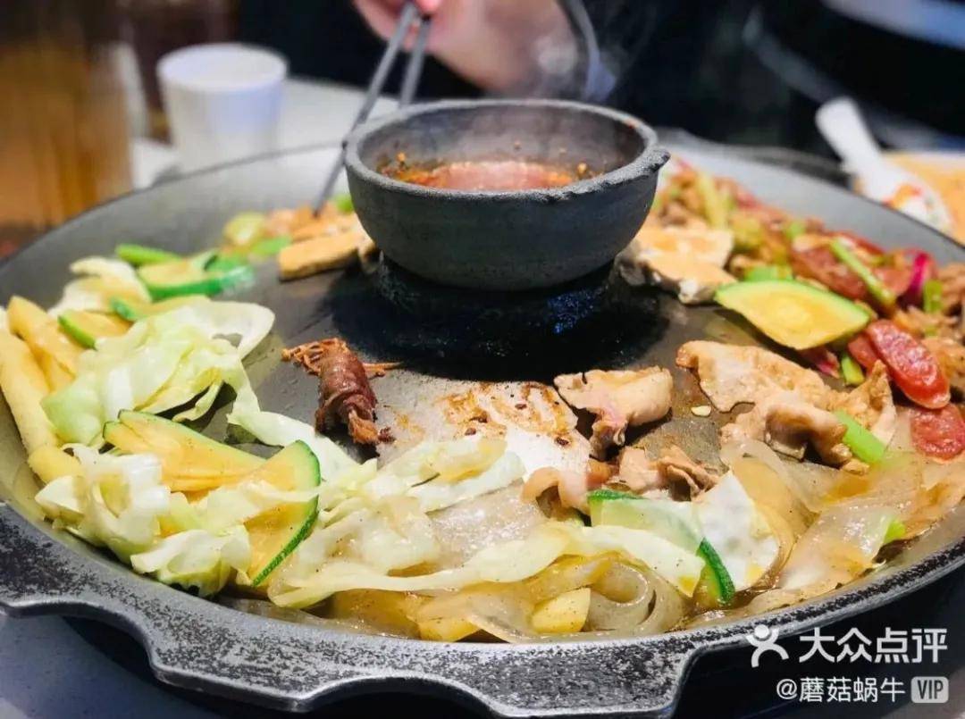 网上最红的美食博主 c0666d27c8d04e82a231f8eea4c52b62.jpeg