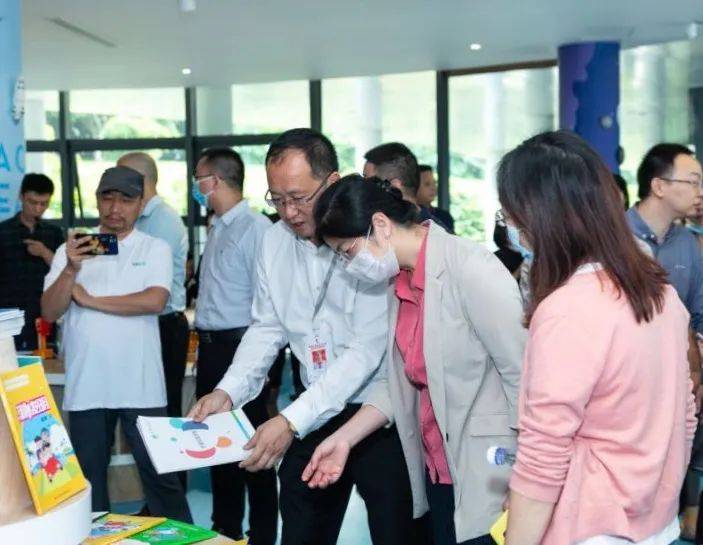 教育|迎接深圳人才日，南山区委副书记尹书彬调研深爱人才馆齿轮梨创客展区