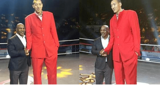 姚明矮他一头 看到强森我笑了_手机搜狐网
