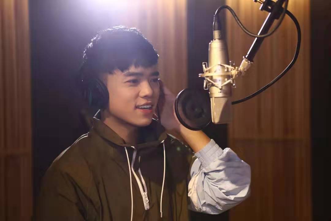 曲中人口罩_戴口罩的卡通图片