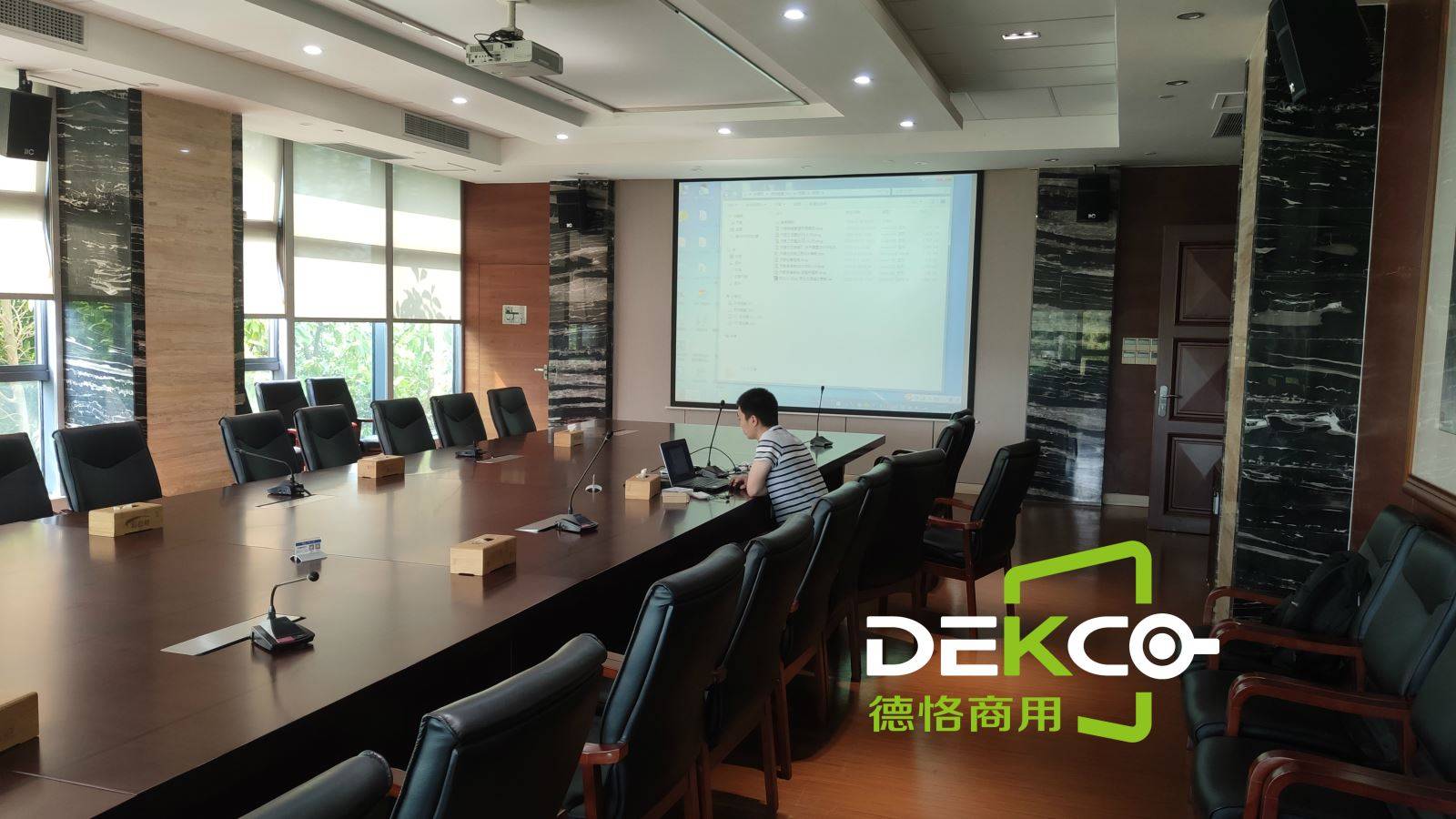 消息资讯|针对会议室笔记本电脑无线投屏推出的一款解决方案—德恪USB一键无线投屏