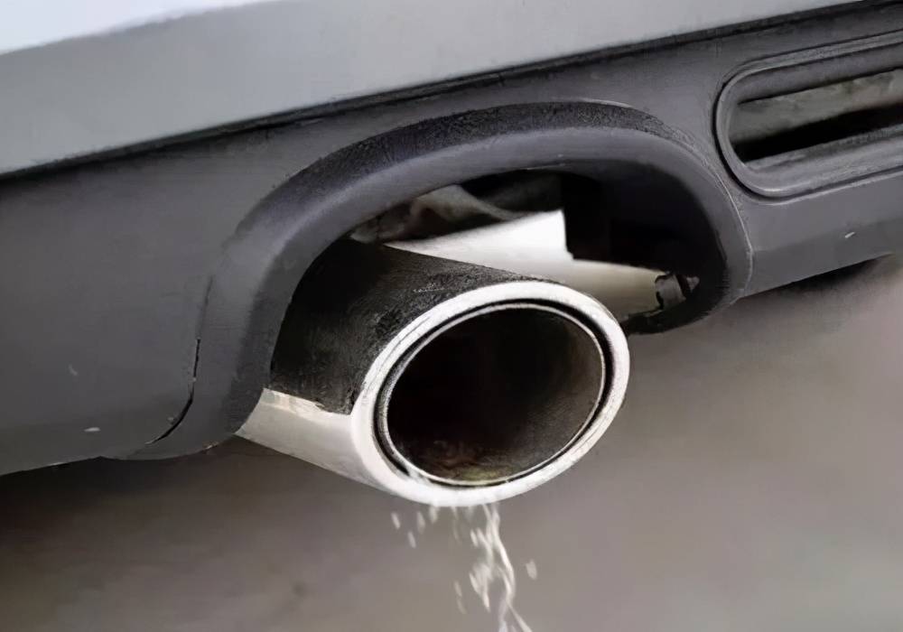 排气管滴水有何猫腻?是汽油兑了水还是