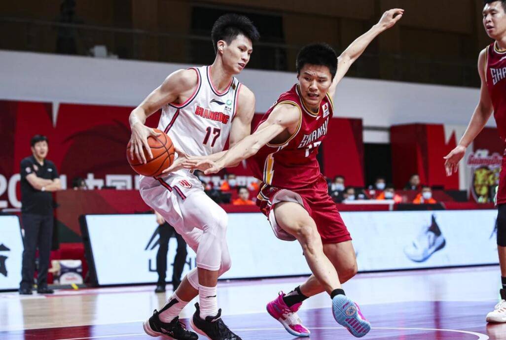 广东男篮第一阶段总结!杜润旺进步明显,赵睿成球队新生代领袖