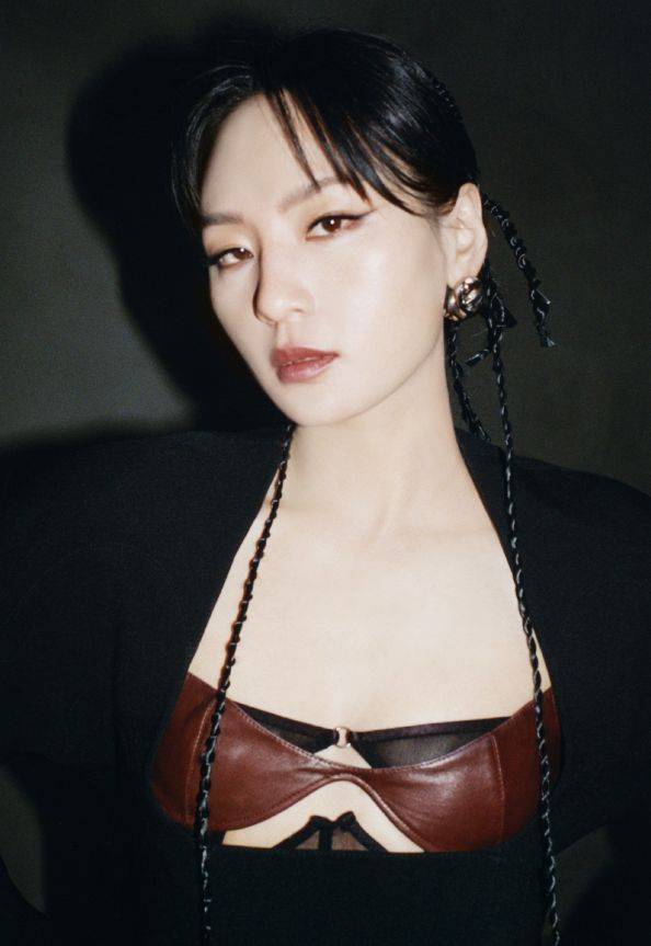 路线|“男人婆”周笔畅也走性感路线？看她穿薄纱裙露面，比杨幂还要撩