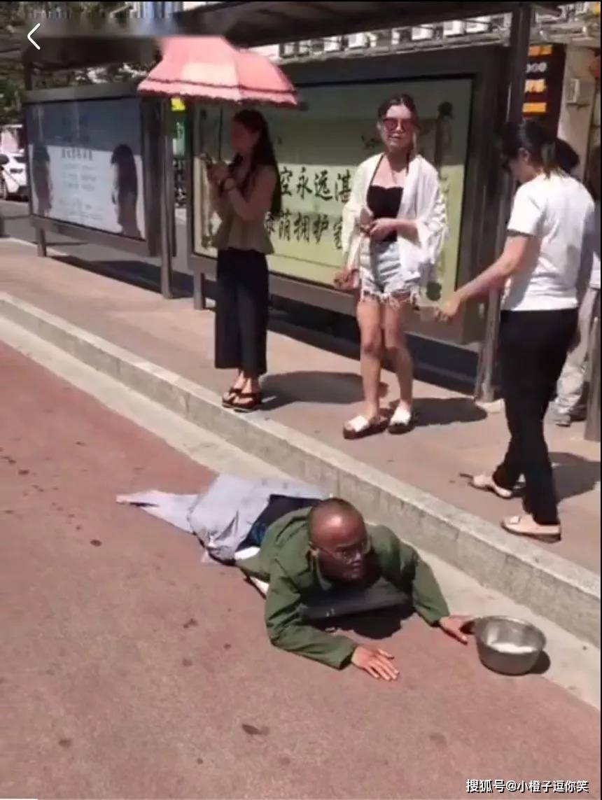 搞笑圖片：美女的一個腳步拯救了一個殘疾人 搞笑整蠱 第5张