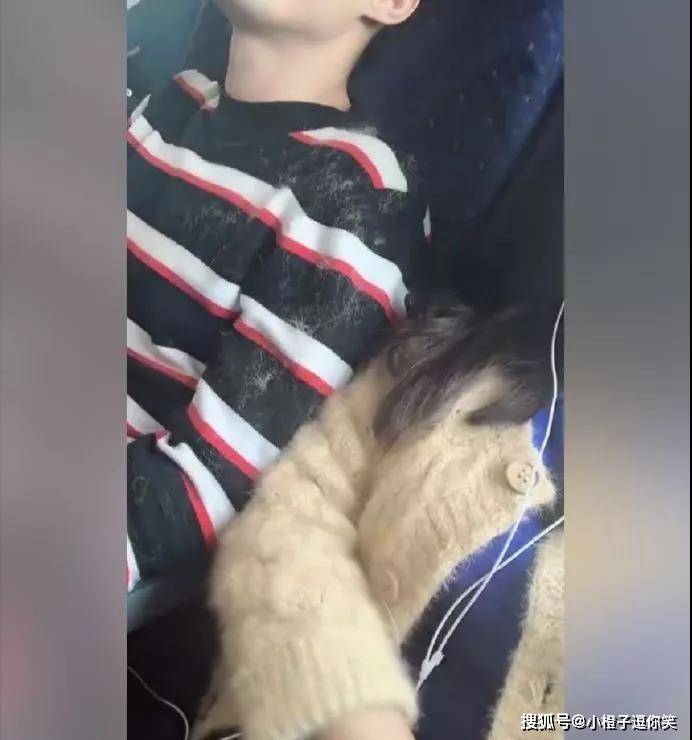 搞笑圖片：美女的一個腳步拯救了一個殘疾人 搞笑整蠱 第4张