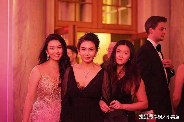 沈月|邱淑贞女儿COS九尾狐,长相大气而甜美,同母相比还缺气质?