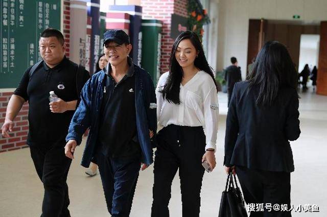 沈月|邱淑贞女儿COS九尾狐,长相大气而甜美,同母相比还缺气质?