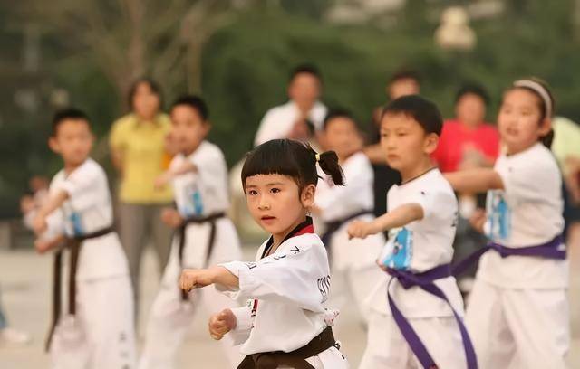 运动|孩子不满四岁，有几项运动不适合做，可能伤及骨骼，阻碍身高发育