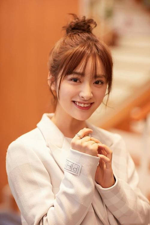 发型|丸子头不会过时，2020秋冬继续流行，高圆圆都爱上了，扎对才高级