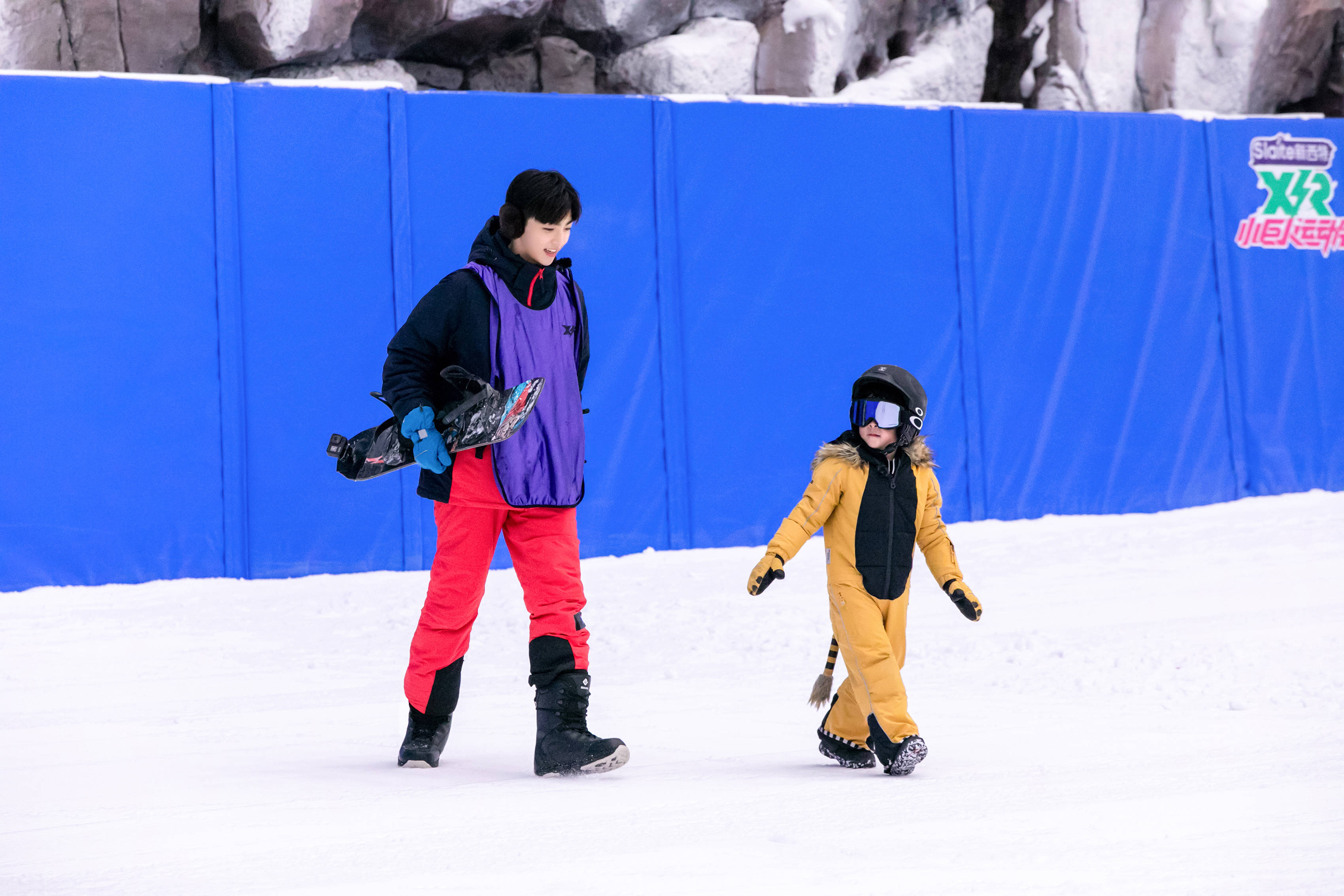 《小巨人运动会》陈立农汪苏泷滑雪初体验 笑容