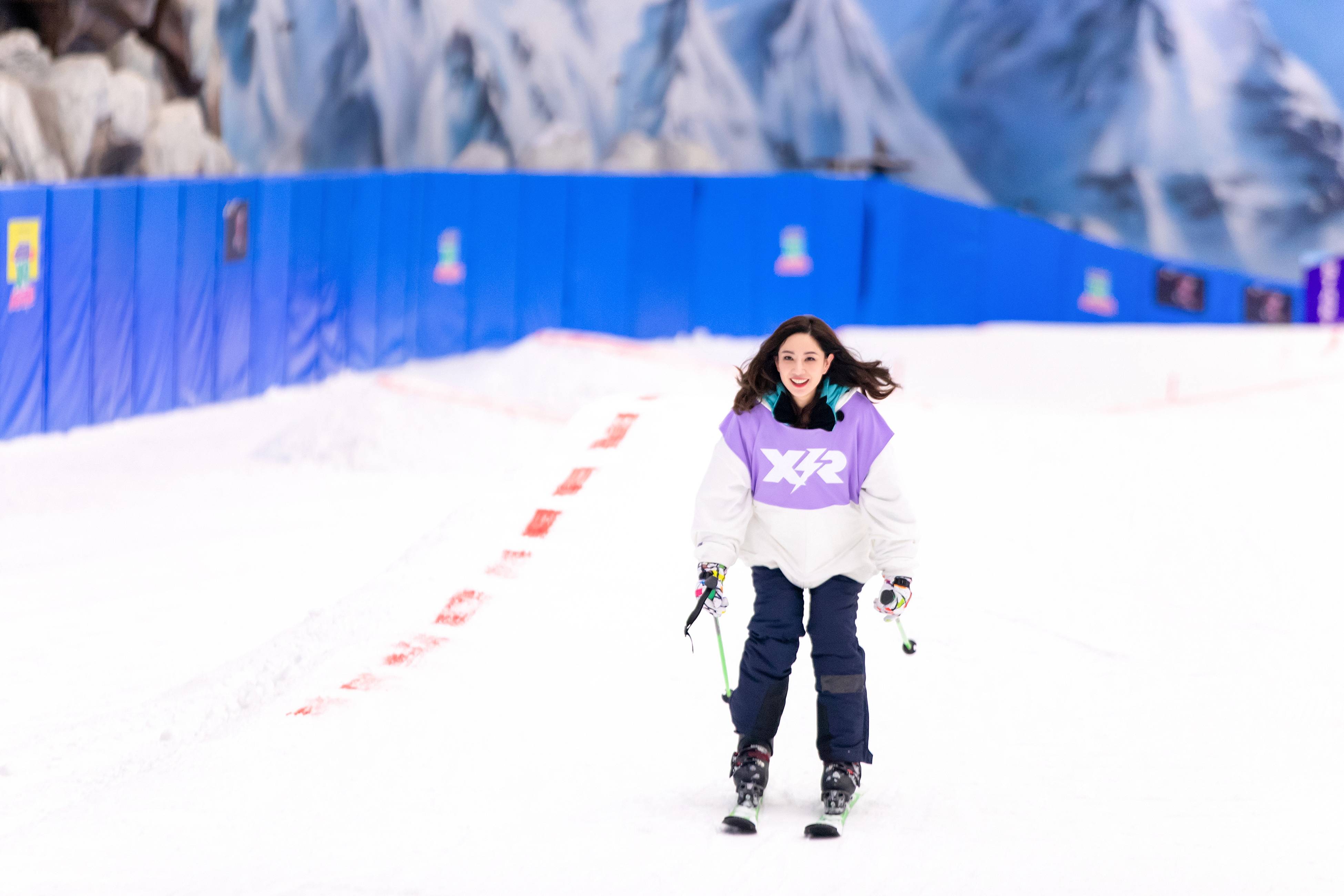 《小巨人运动会》郑希怡大秀滑雪技术 许佳琪滑