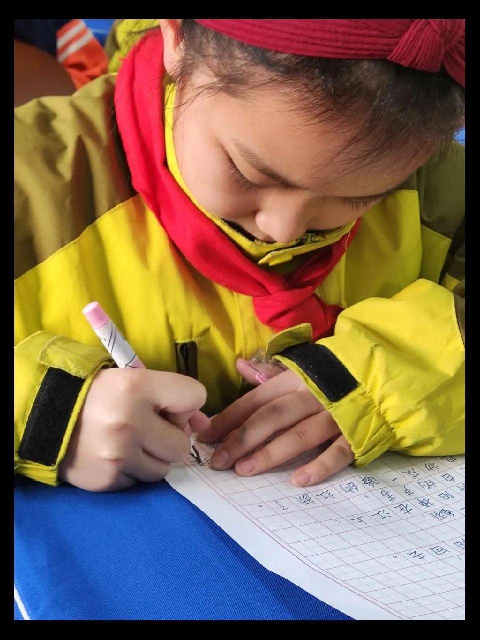 比赛|陕西师范大学奥林匹克花园学校小学部举行高段硬笔书写大赛