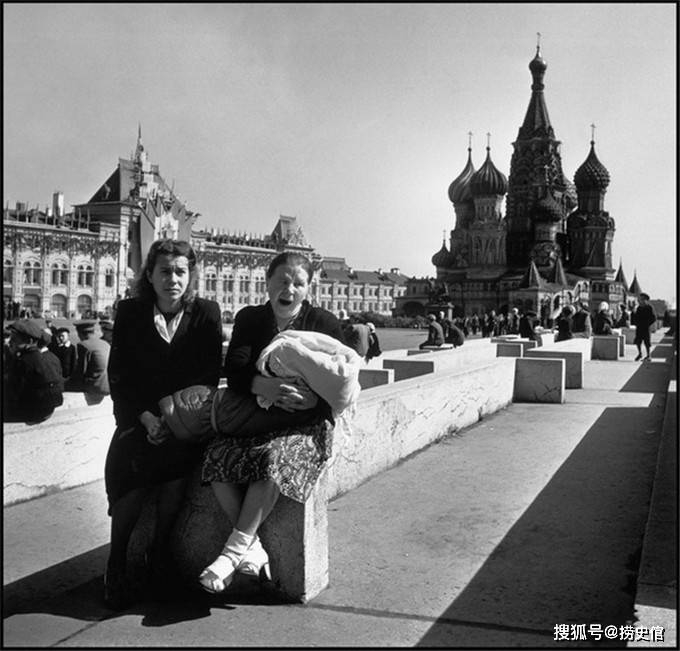 老照片1947年的苏联基辅街头交警是个姑娘