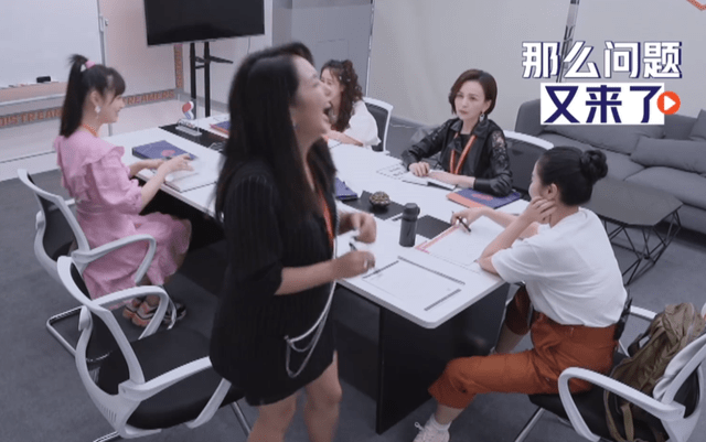 名场面又来了!东方台一姐被当面嘲讽像扫地工
