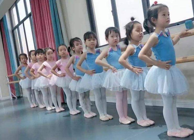 孩子|3个部位越“丑”，长大颜值越高，很少有人三条全中宝刚出生