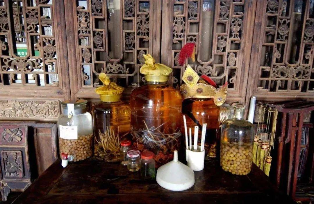 奥特曼惨遭泡酒,熊孩子毁掉爷爷10年药酒,奥特曼:我真
