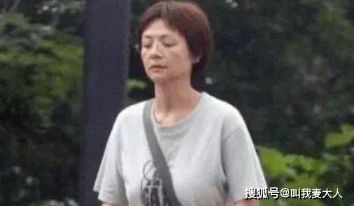 令人心酸!叶子媚近况曝光,54岁邋遢苍老,路人不会多看她一眼