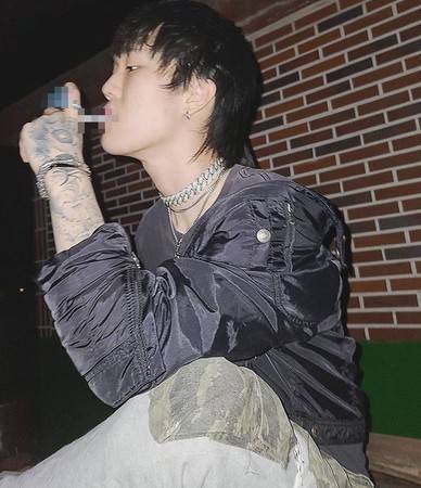 韩歌手自曝13岁开始染毒 吸完大麻库存自首惹众议