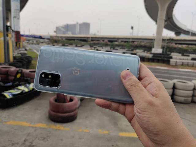 线下体验会:一加8T不将就的万圣节速跑体验