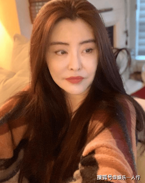 王祖贤加拿大的豪宅,卧室布置得很梦幻