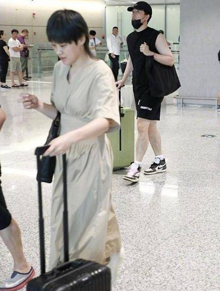 刘翔|刘翔前妻葛天晒照，29岁皮肤白皙状态佳，减重后穿衣风格变时尚