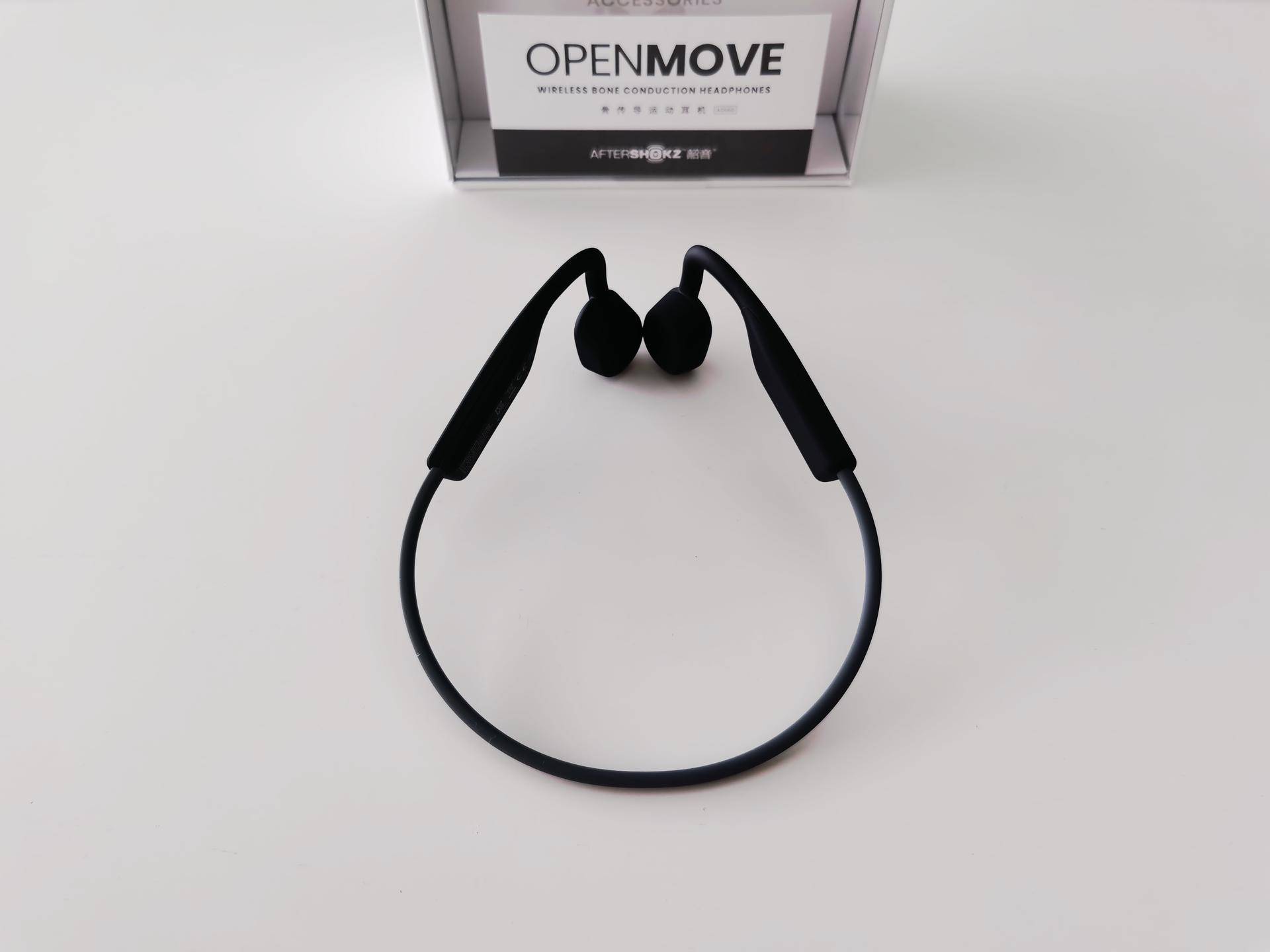 韶音openmove骨传导耳机的配件也挺丰富,耳机本体,usb-c充电线,抗噪