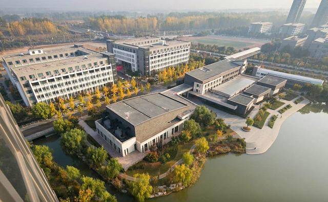 江苏的大学分校区 2d5f51d5cfd045aeb12a840579c28685.jpeg
