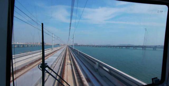 GDP看海_男生看海头像(2)