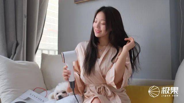 头发|必入！强风降噪超越戴森？盲选不踩坑高速吹风机推荐