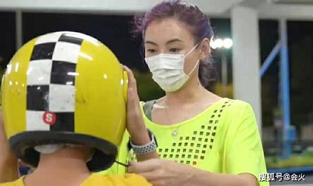 生父基因强大？张柏芝三胎小儿子近照曝光，头