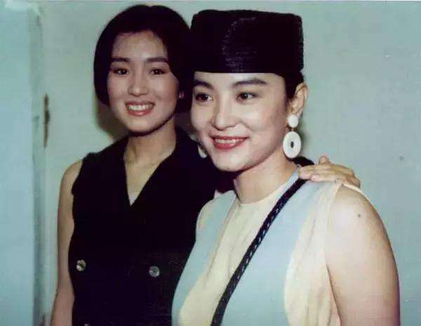 邢李原|服装工厂老板花巨资娶女明星，得了个免费代言人，靠此赚回数百亿