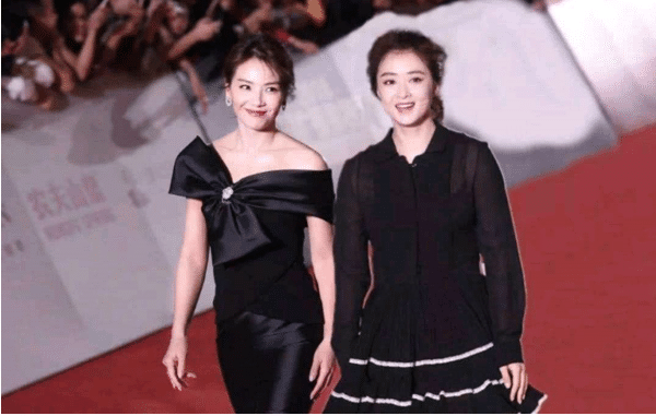 得罪了半个娱乐圈的她,现身机场无人接机