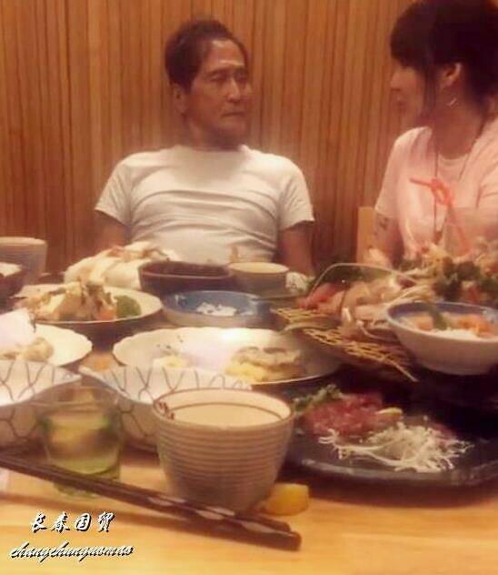 模范夫妻！齐秦小24岁娇妻近照曝光 结婚十年仍