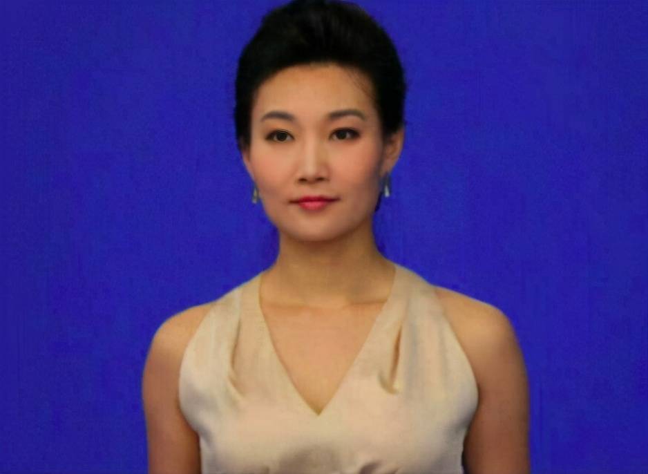 央视新闻主播李梓萌在线征婚:43岁仍未嫁,她把青春赠国家