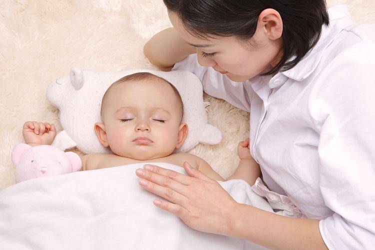 风险|风险非常大，粗心的父母要注意别让孩子在这4个地方“睡觉”