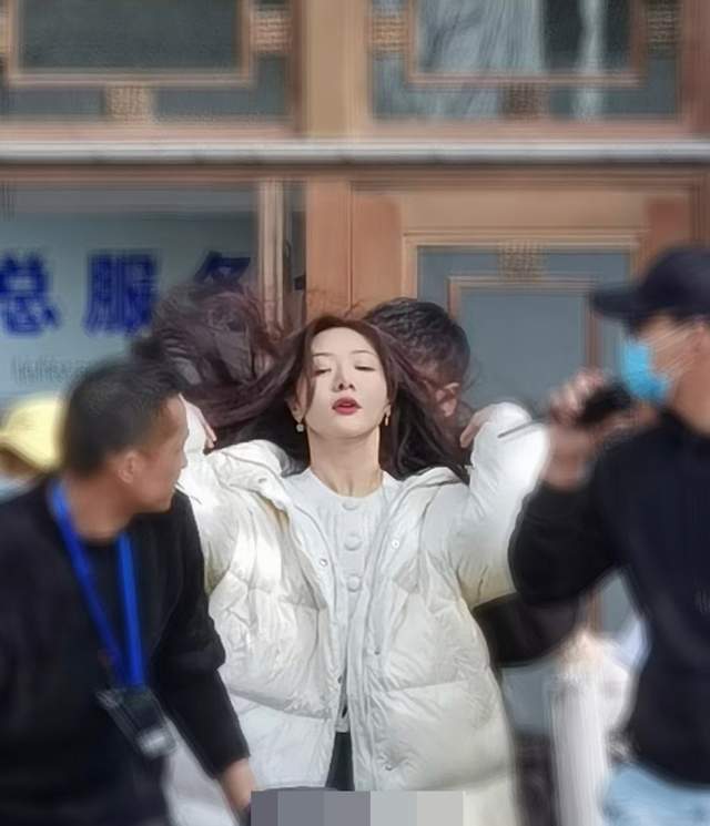 邓家佳这是经历了蜕变吧？绝佳身材管理无修生