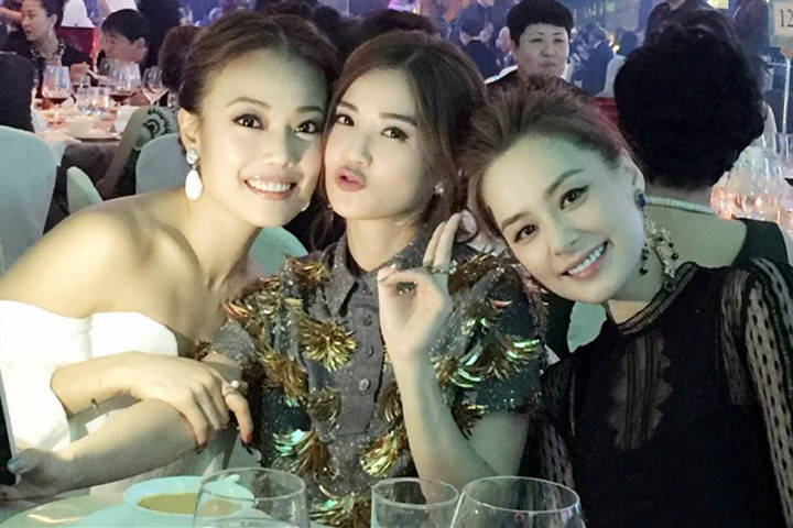 阿娇晒与阿sa亲密照,容祖儿意外抢镜