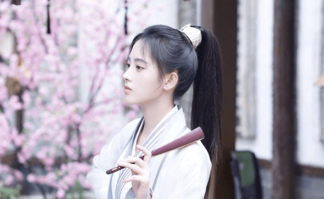 怎么护理头发让头发又顺又直 85a607a8d0a744bc8dc538368262ae74.png