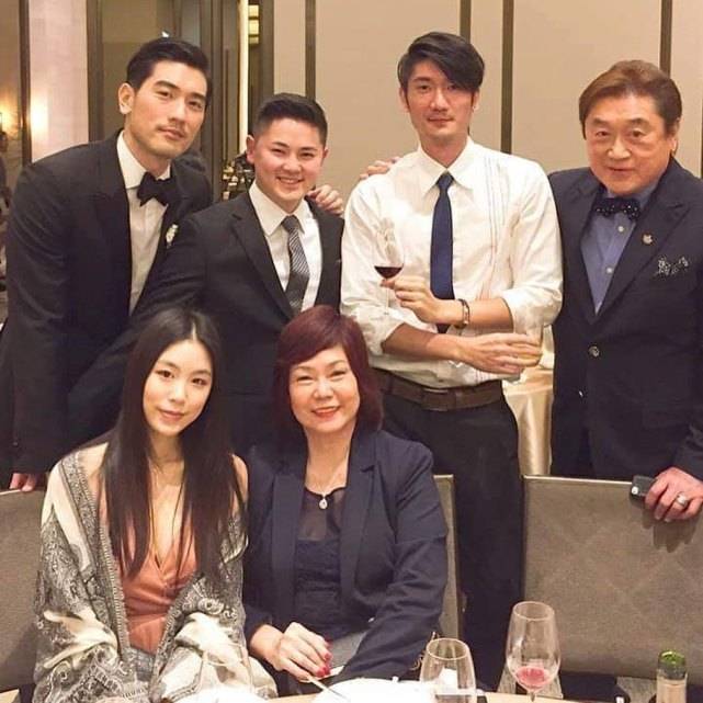 Bella踏入时尚圈,惹怒高以翔好友取关并内涵她