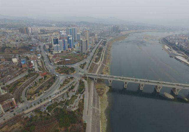 阳春gdp_阳春三月(2)